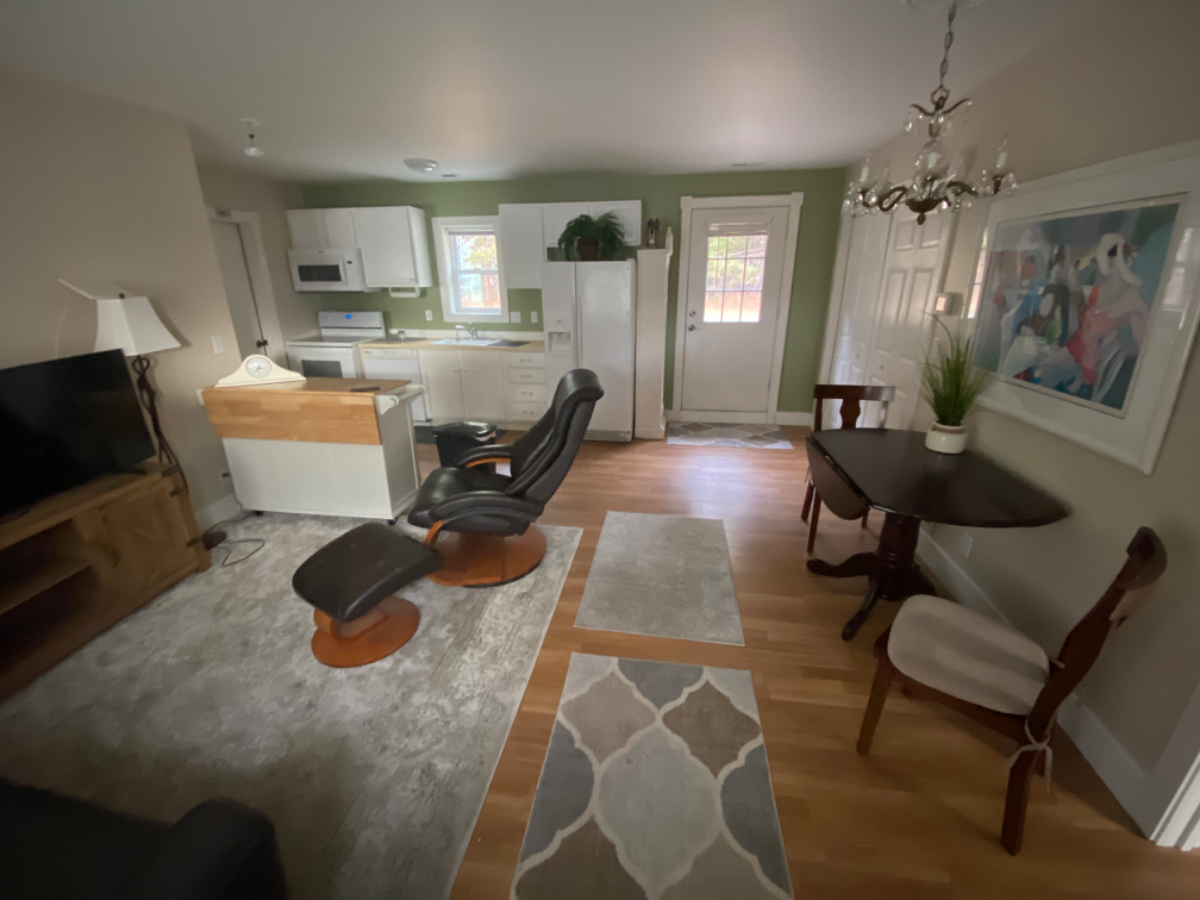 Quiet and scenic 2bd 2ba in natural setting with backyard, patio, and close to outdoor activities - Photo 6