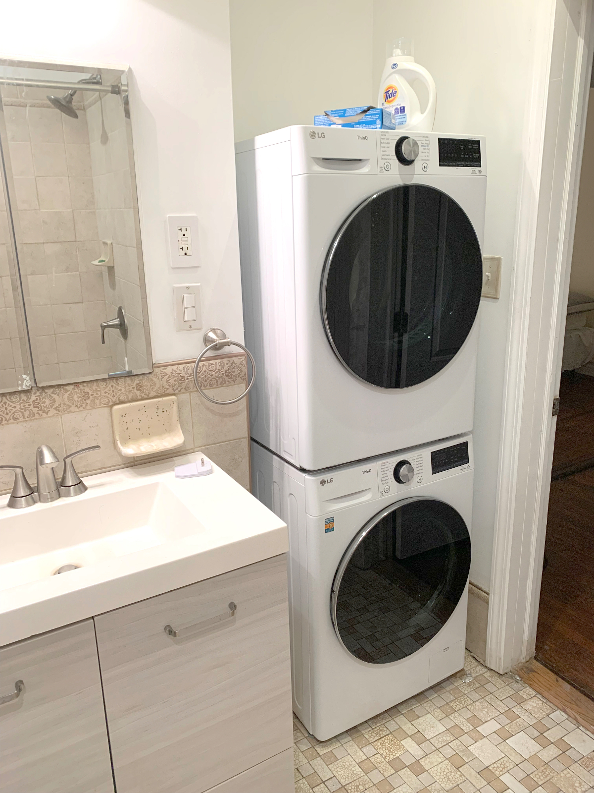 BRONX, NY - Private House Full 2 BD Apt.  Near Hospitals and Public Transportation - Photo 9