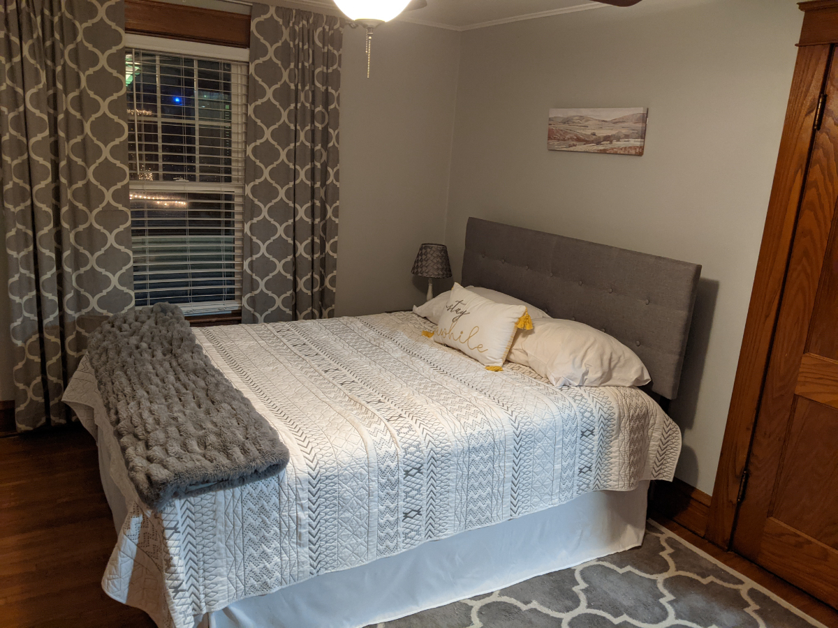 Newly renovated single home with Craftsman detail - Photo 7