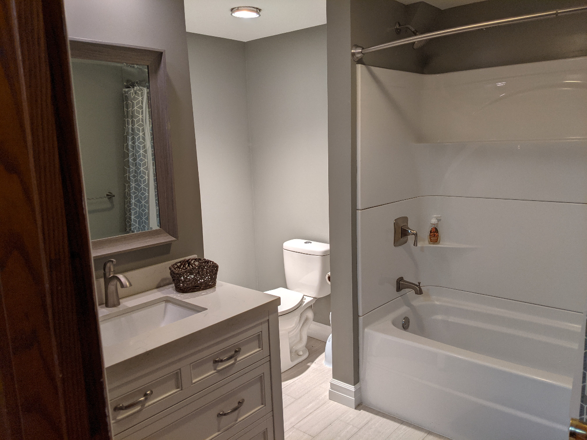 Newly renovated single home with Craftsman detail - Photo 11