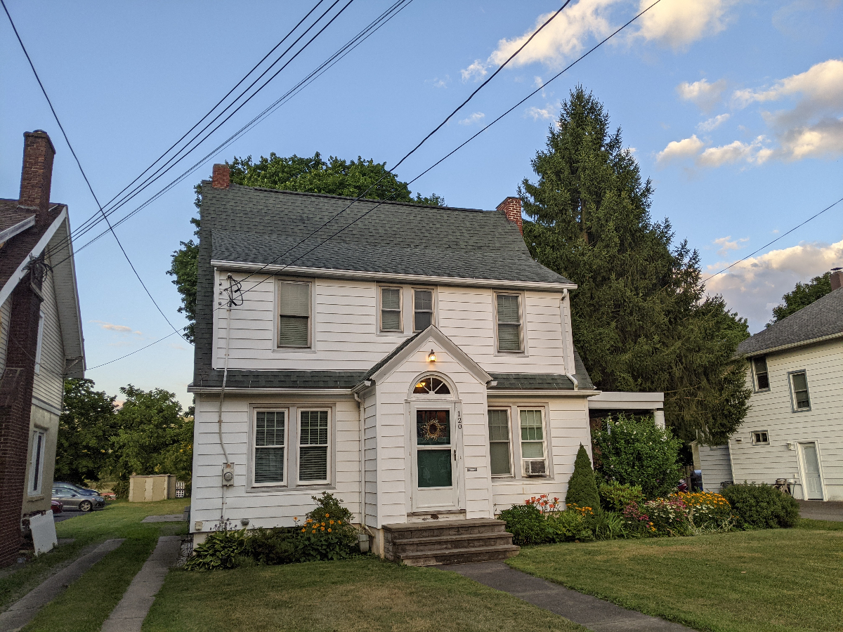 Newly renovated single home with Craftsman detail - Photo 6