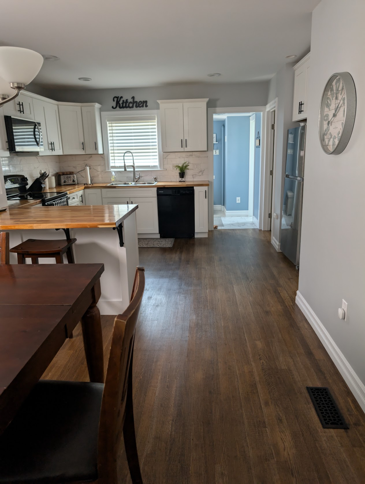 Newly renovated single home with Craftsman detail - Photo 2