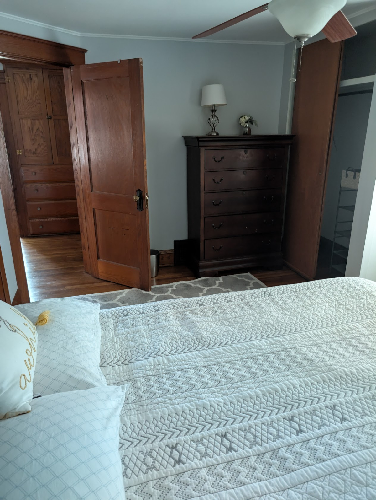 Newly renovated single home with Craftsman detail - Photo 8
