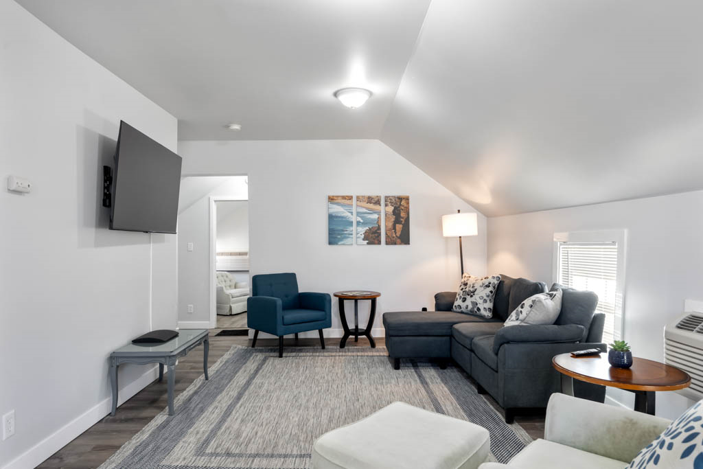Carriage house Unit 6