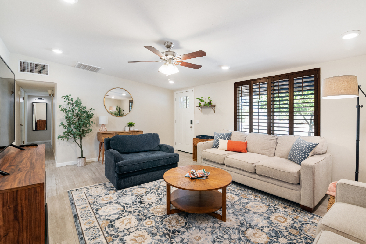 Experience Modern Comfort and Convenience in our Midtown House - Photo 4