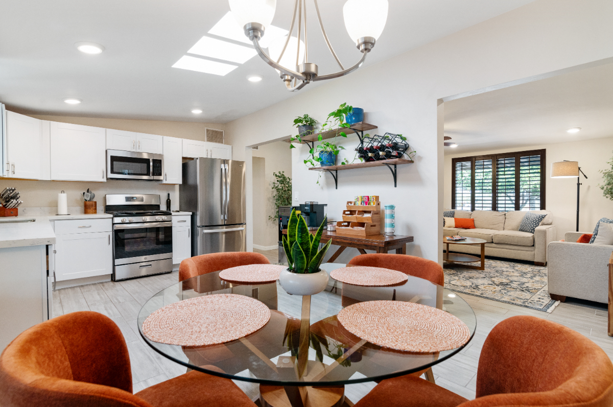 Experience Modern Comfort and Convenience in our Midtown House - Photo 6
