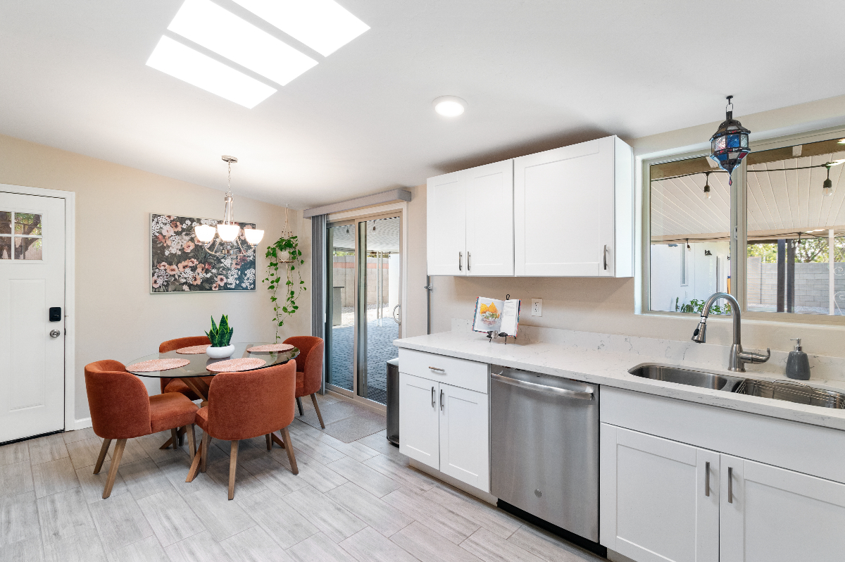 Experience Modern Comfort and Convenience in our Midtown House - Photo 8