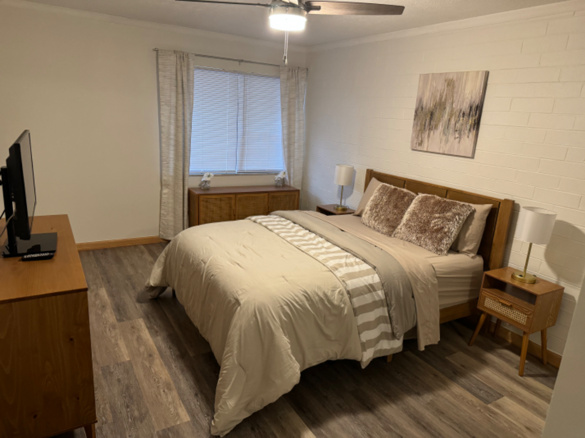 Freshly renovated and fully furnished condo ready for the traveling professional - Photo 3