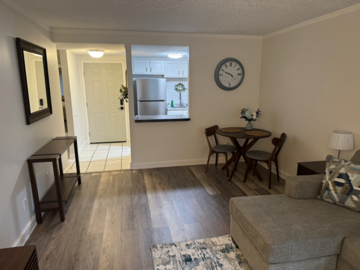 Freshly renovated and fully furnished condo ready for the traveling professional - Photo 9