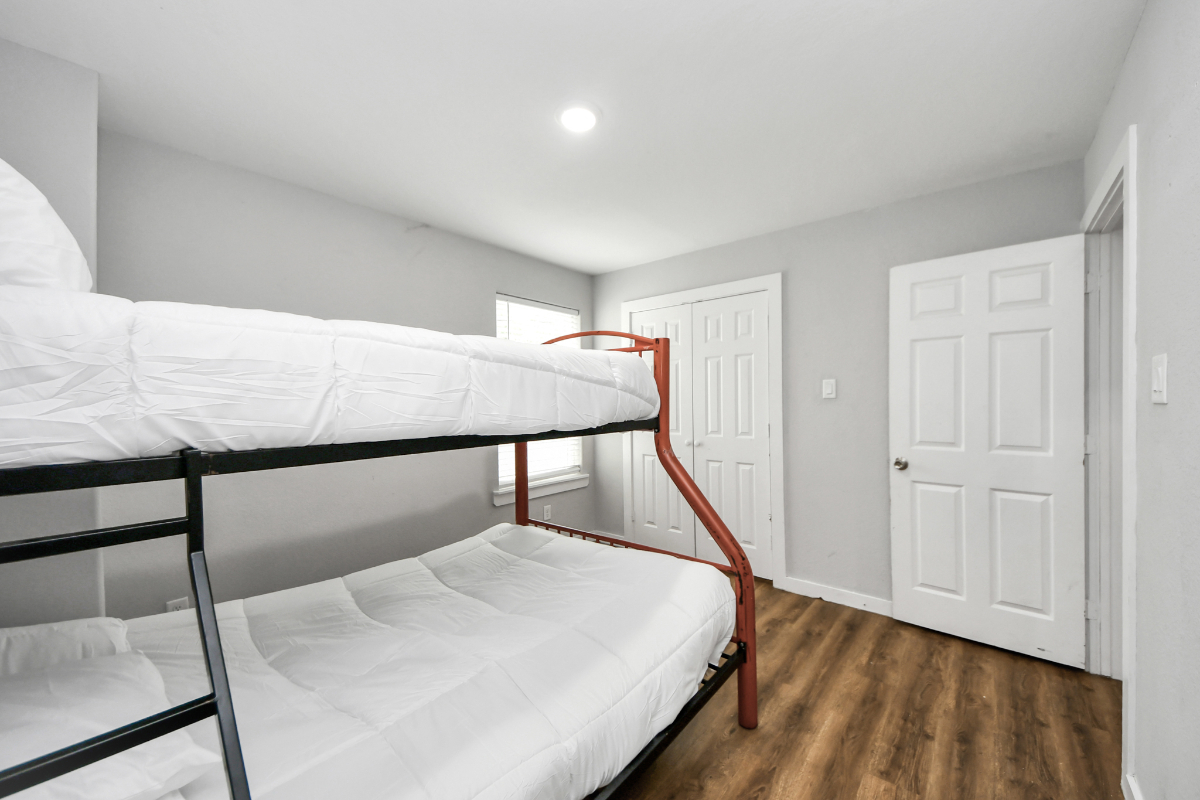 Spacious Mid-Term Rental House in the Heart of Houston - Photo 6