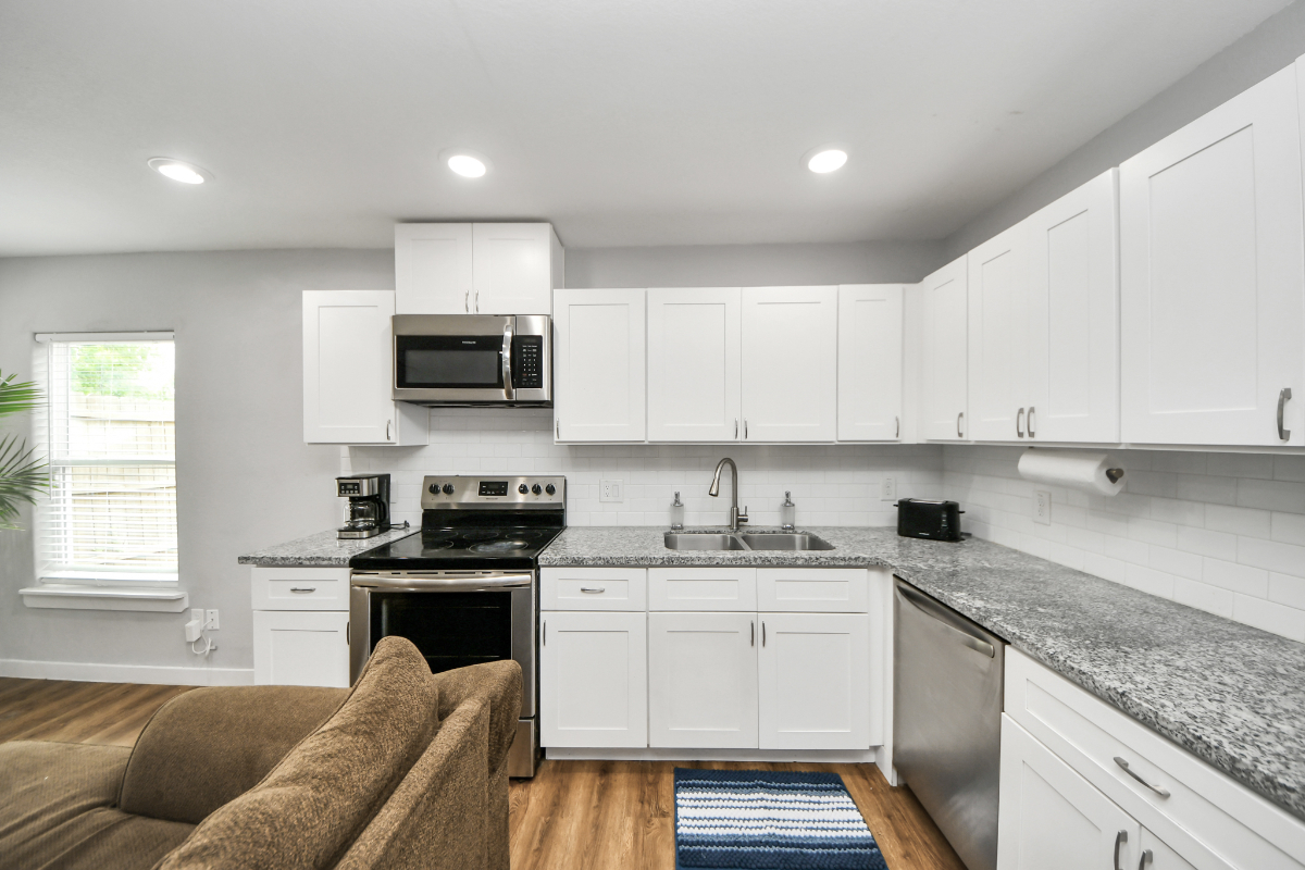 Spacious Mid-Term Rental House in the Heart of Houston - Photo 10