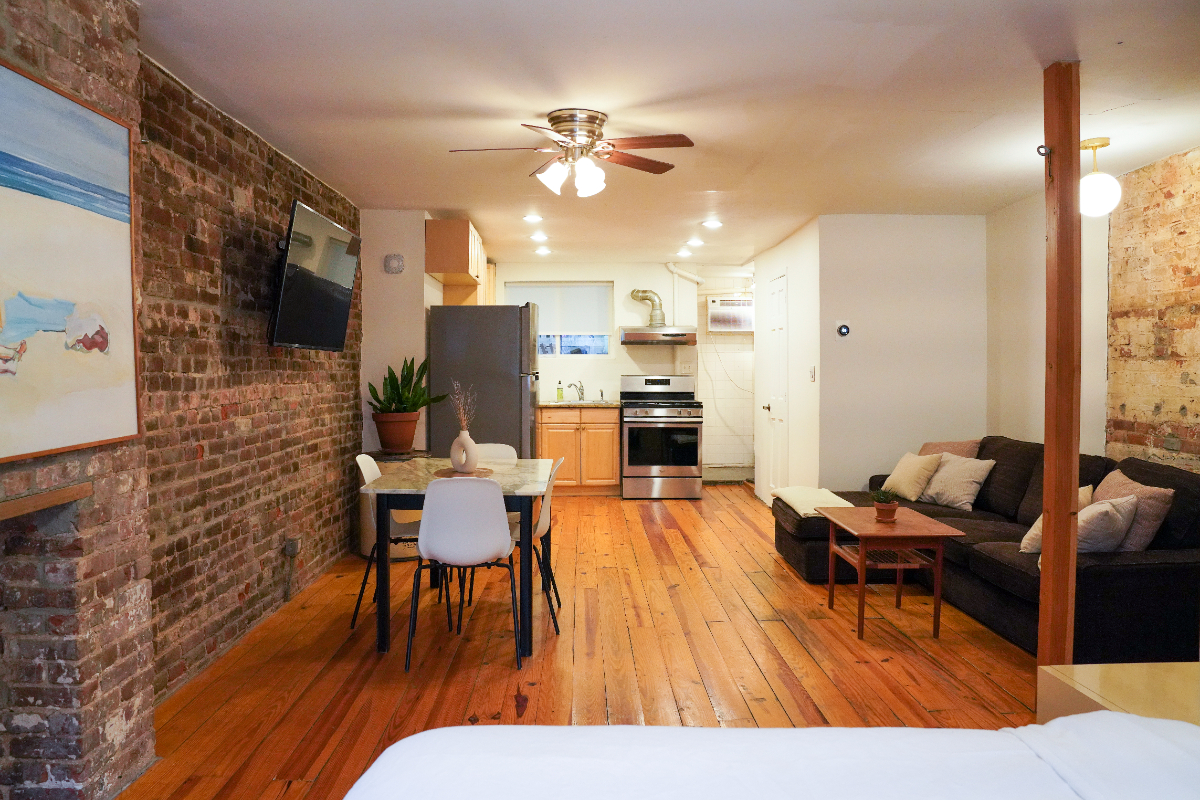 Spacious Williamsburg Haven - Photo 2