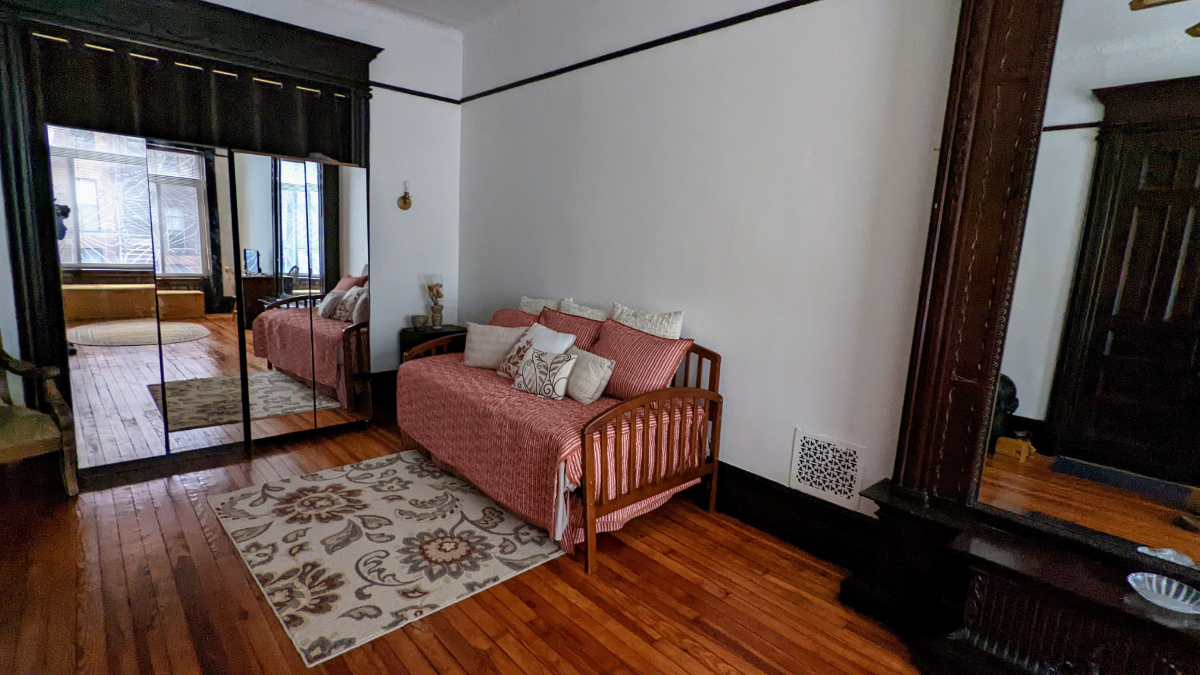 Large quiet furnished room located on Landmark tree line block. - Photo 3