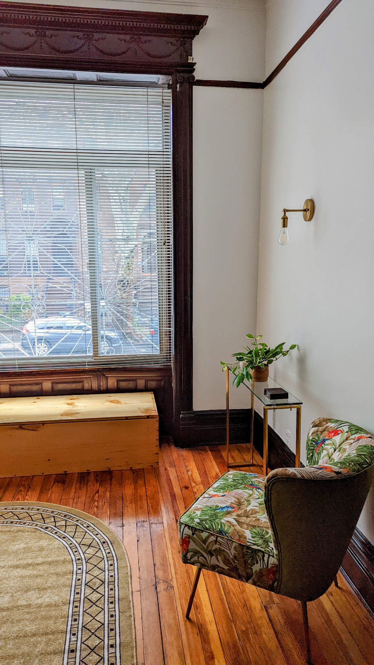 Large quiet furnished room located on Landmark tree line block. - Photo 8