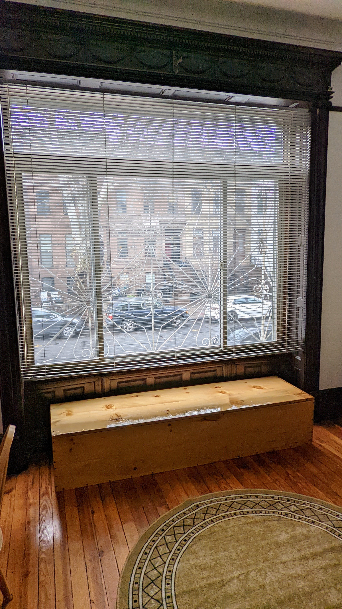 Large quiet furnished room located on Landmark tree line block. - Photo 7