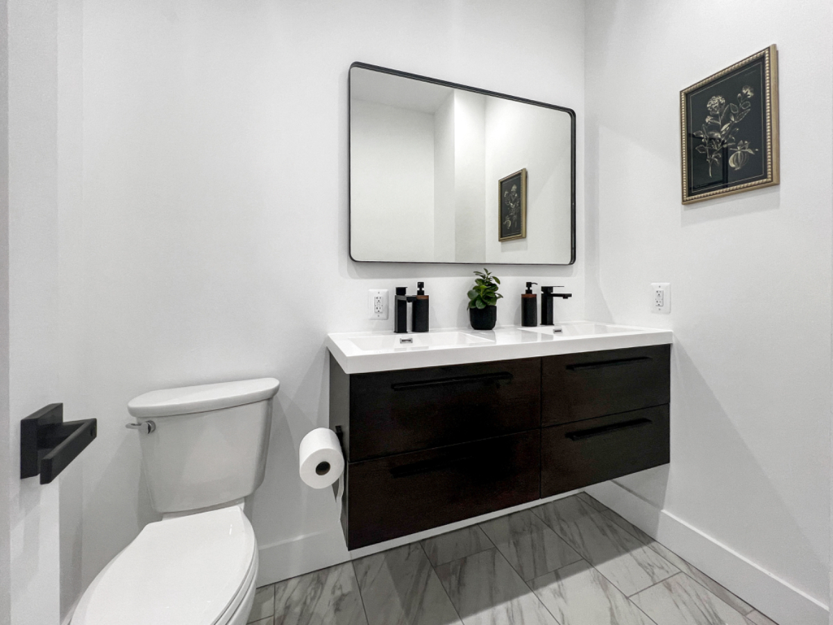 Room in Stylish Home Walking distance to Medstar - Photo 12