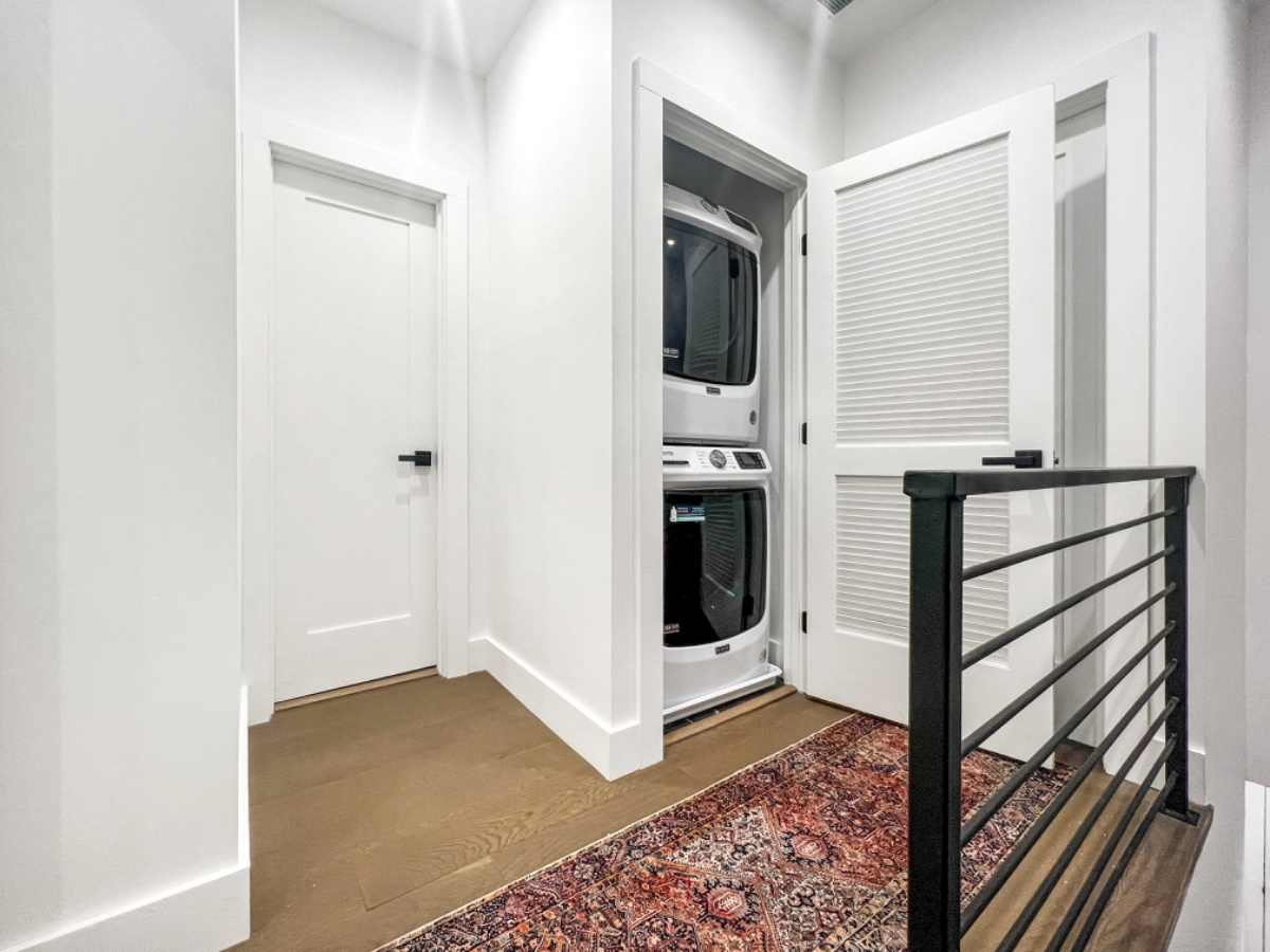 Room in Stylish Home Walking distance to Medstar - Photo 11