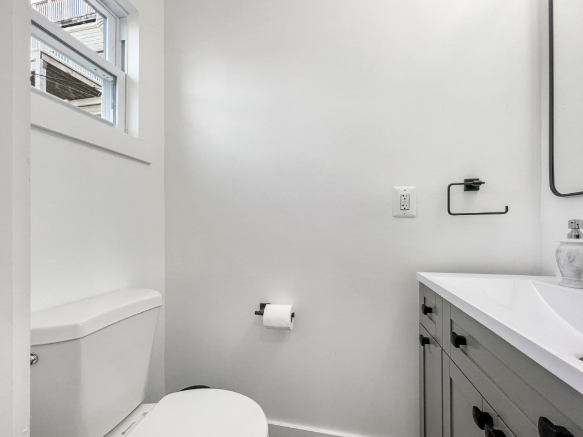 Room in Stylish Home Walking distance to Medstar - Photo 7