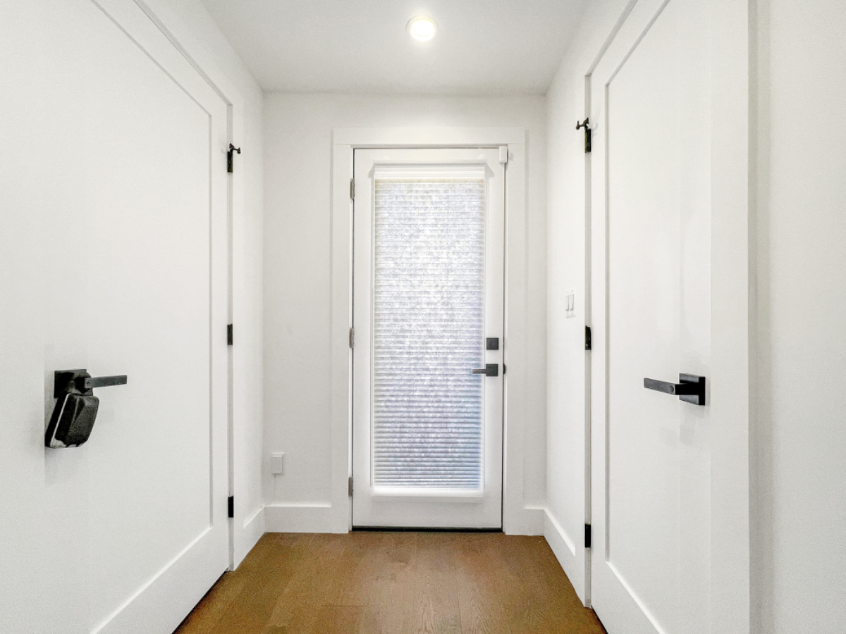 Room in Stylish Home Walking distance to Medstar - Photo 9