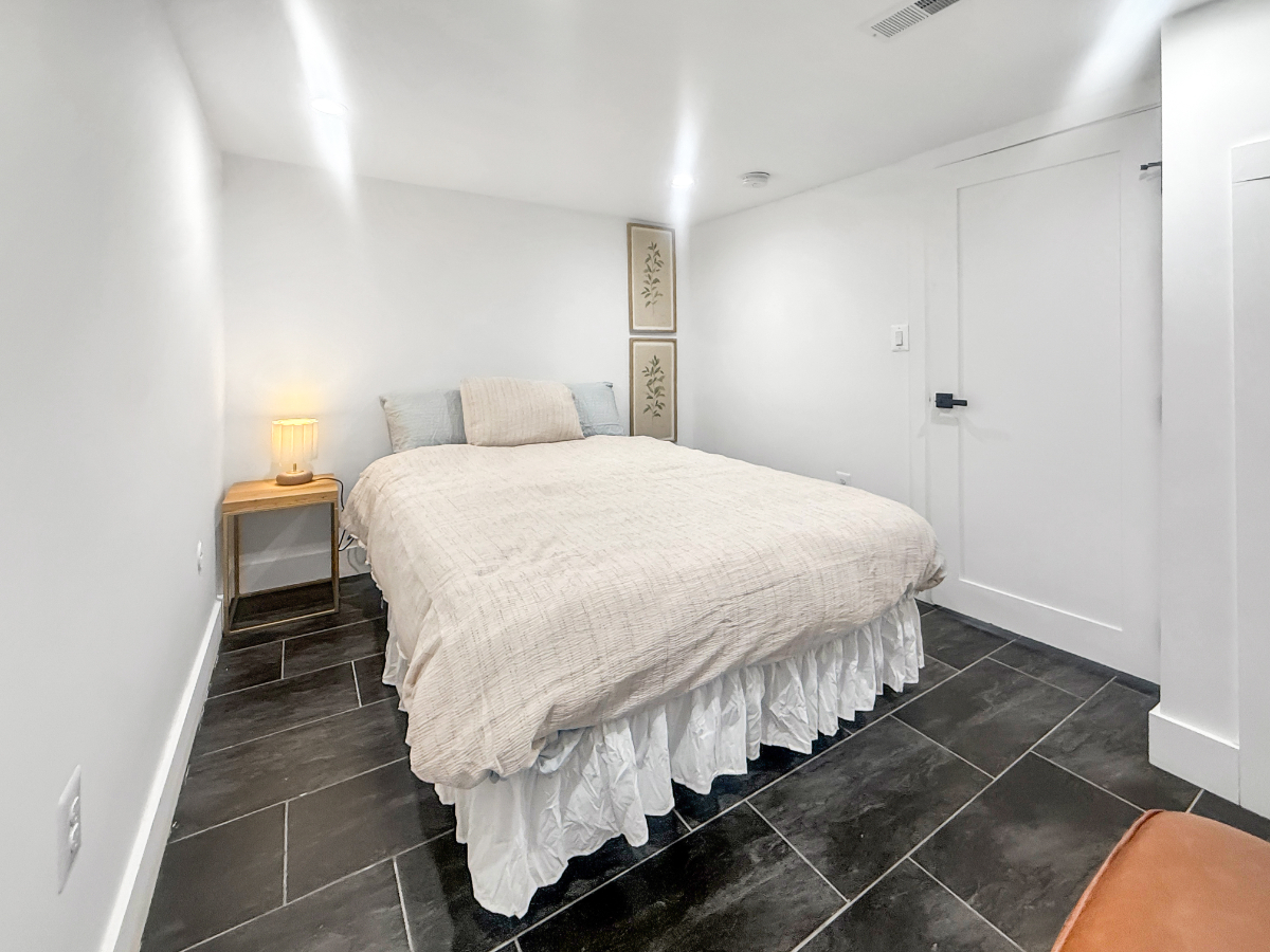 Room in Stylish Home Walking distance to Medstar - Photo 3