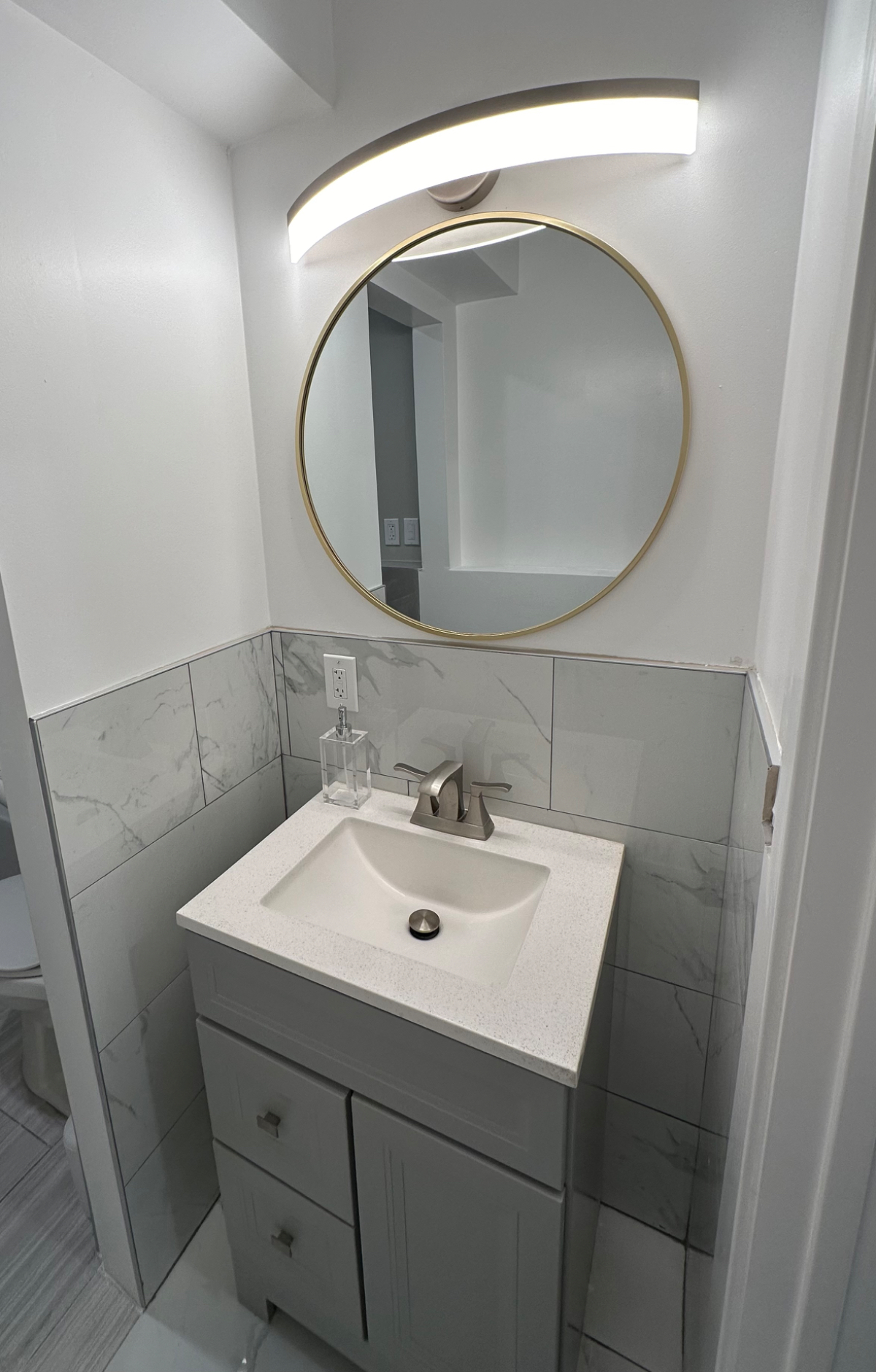 Renovated Spackenkill Apartment - Photo 9