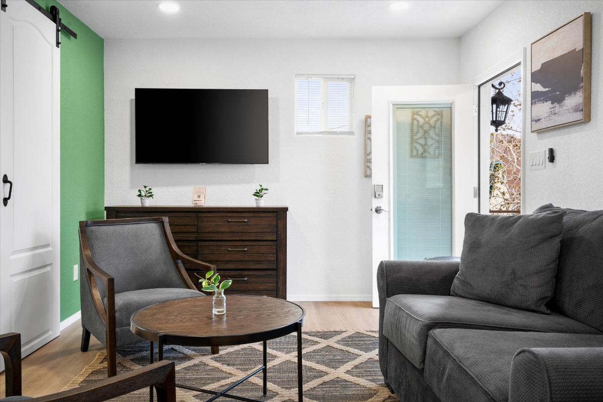 Chelsea Place On The Park In the Heart of Downtown Unit 23