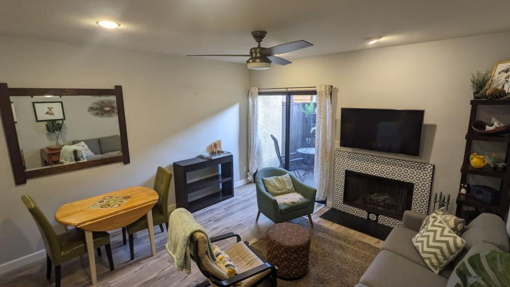 Beautiful North Park Pet Friendly 2 bed/2 bath - Photo 3