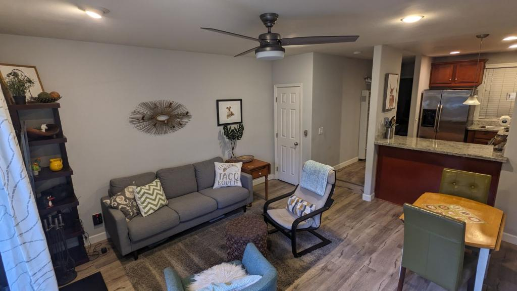 Beautiful North Park Pet Friendly 2 bed/2 bath - Photo 2