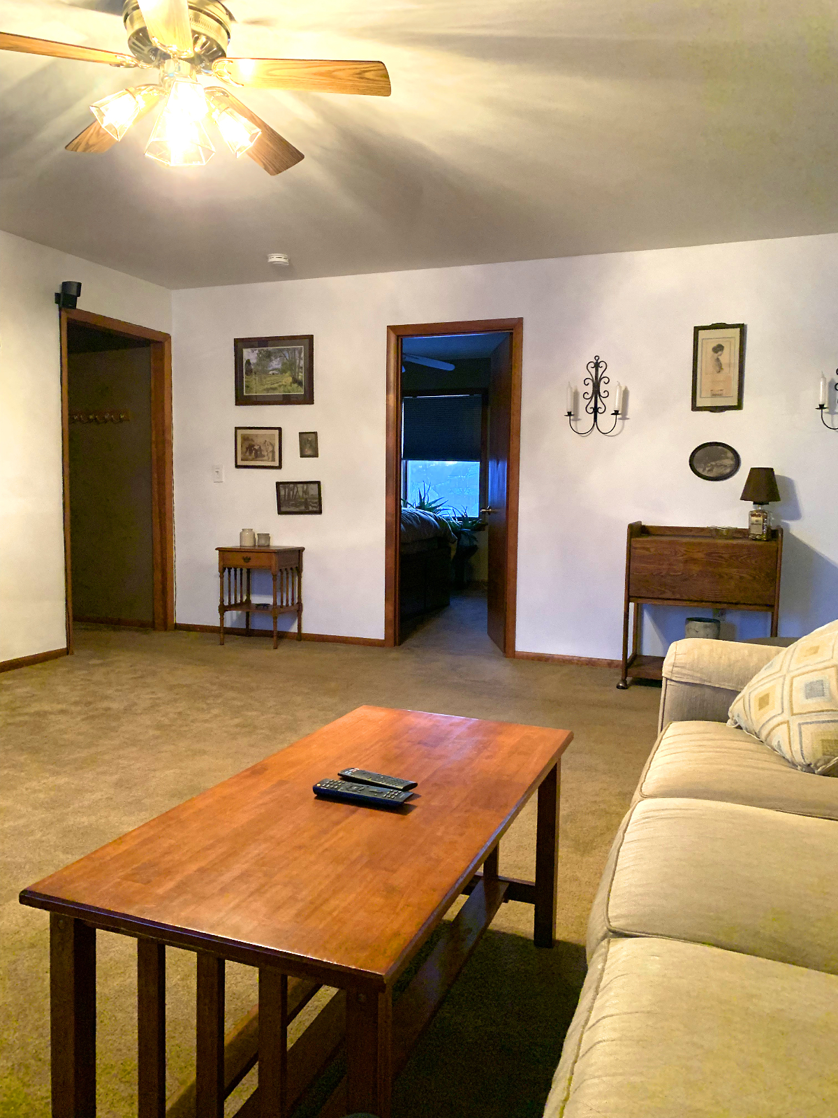 COZY SMALL HOUSE MINUTES FROM HOSPITAL - Photo 8
