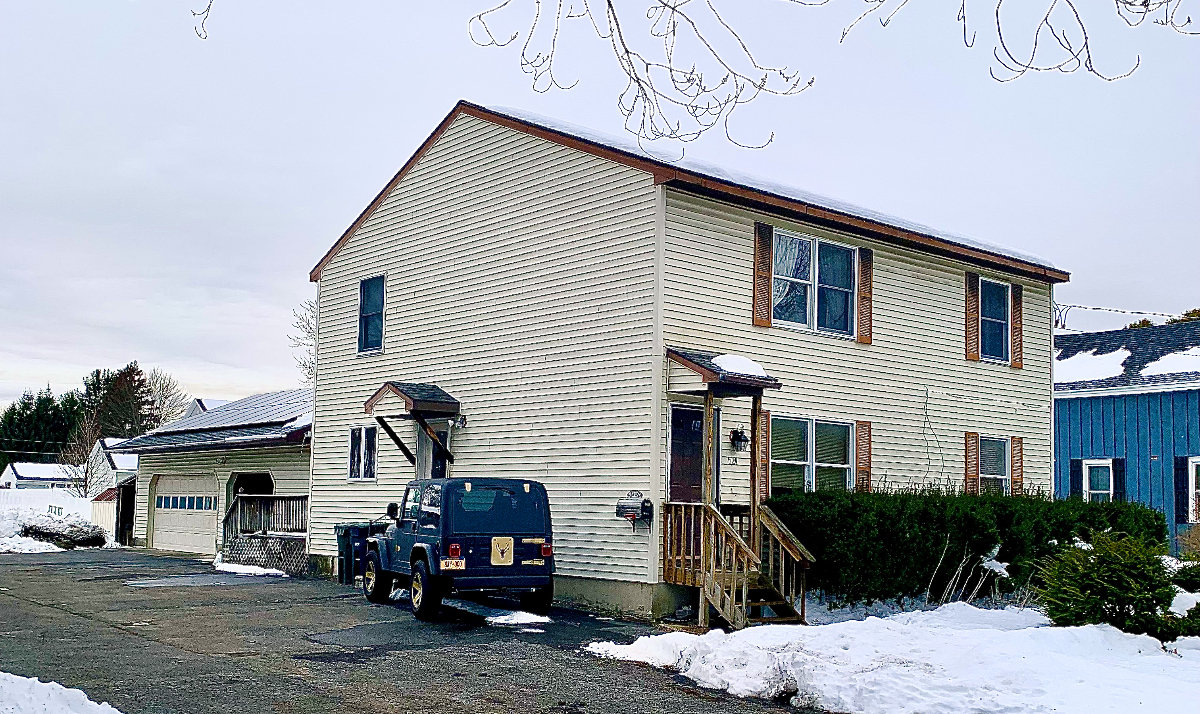 COZY SMALL HOUSE MINUTES FROM HOSPITAL - Photo 2