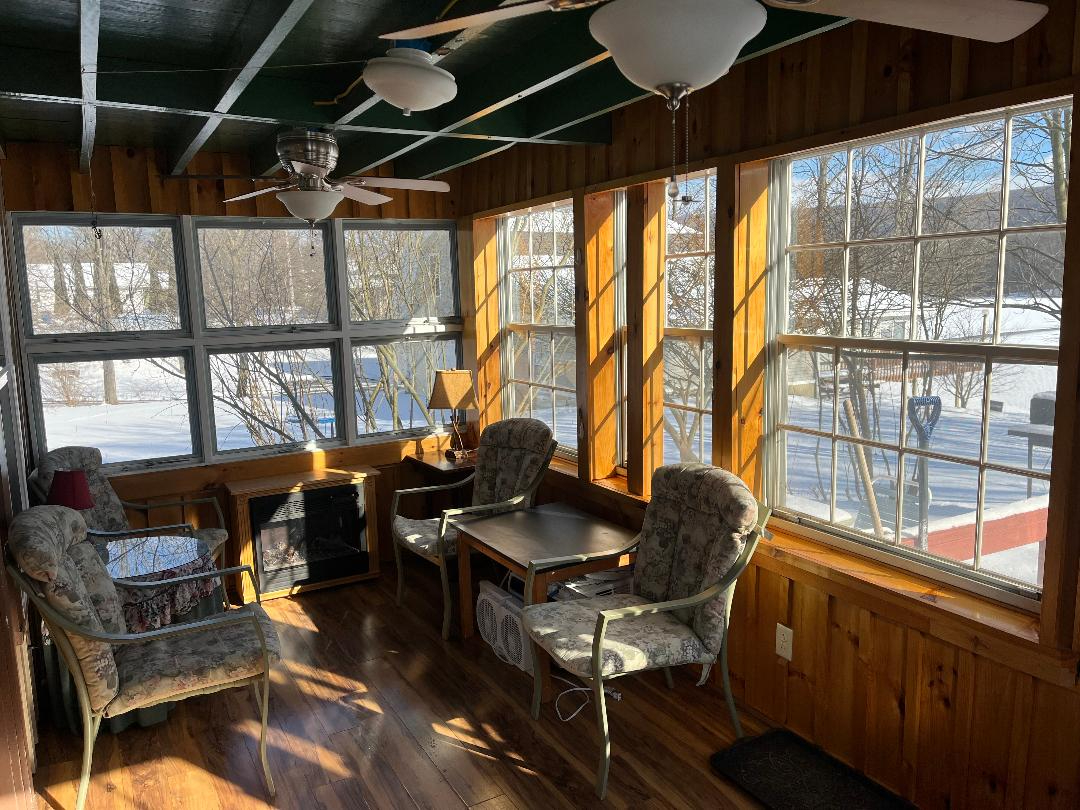 Cozy, lakefront cottage located 20 minutes south of Syracuse, NY - Photo 4