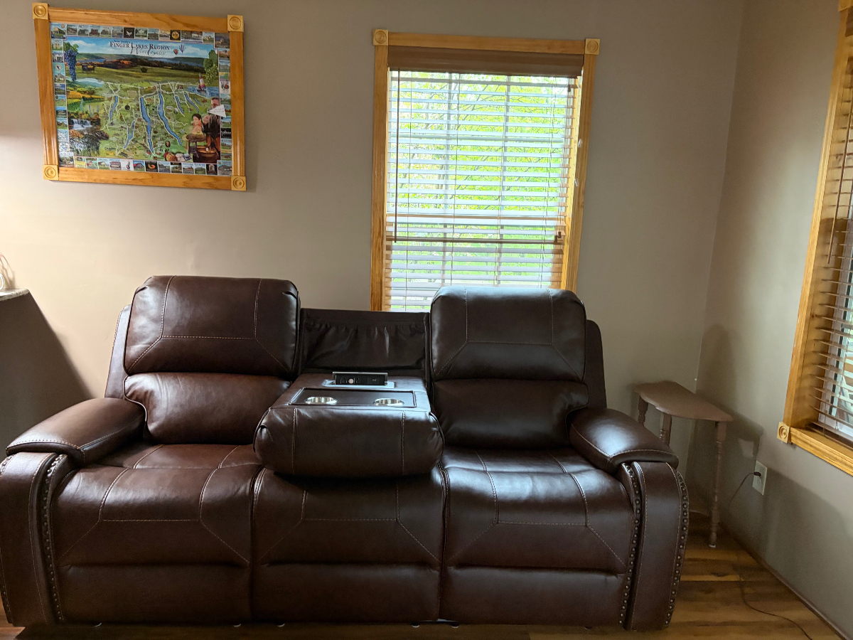 Cozy, lakefront cottage located 20 minutes south of Syracuse, NY - Photo 9