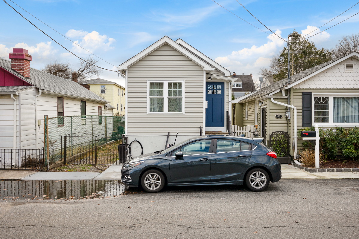 Dog Friendly Single Family House w yard - Photo 1