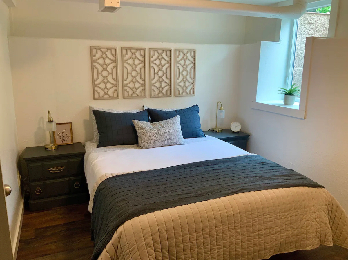 Historic Downtown Basement apartment w/ Starlink - Photo 6