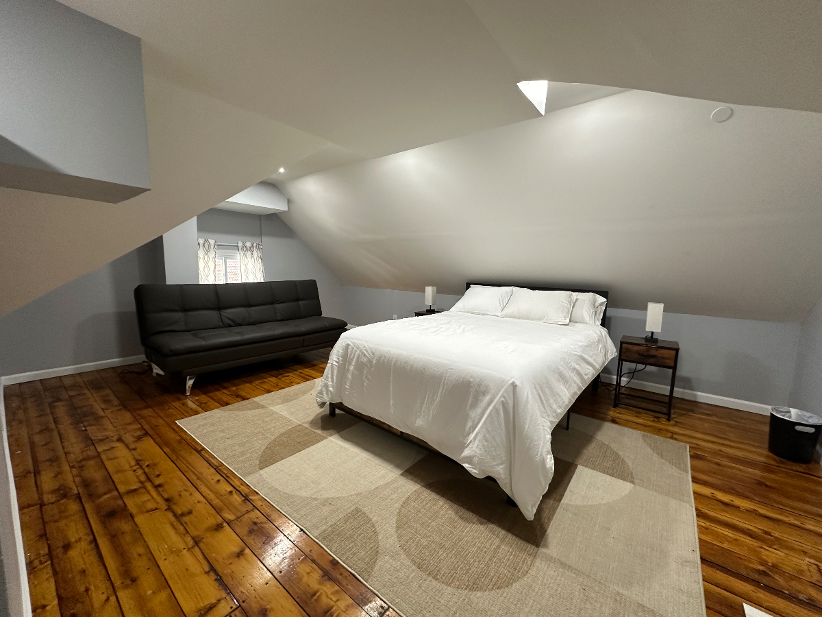 Quiet Cozy Rm4 w/sitting area, desk, kitchenette