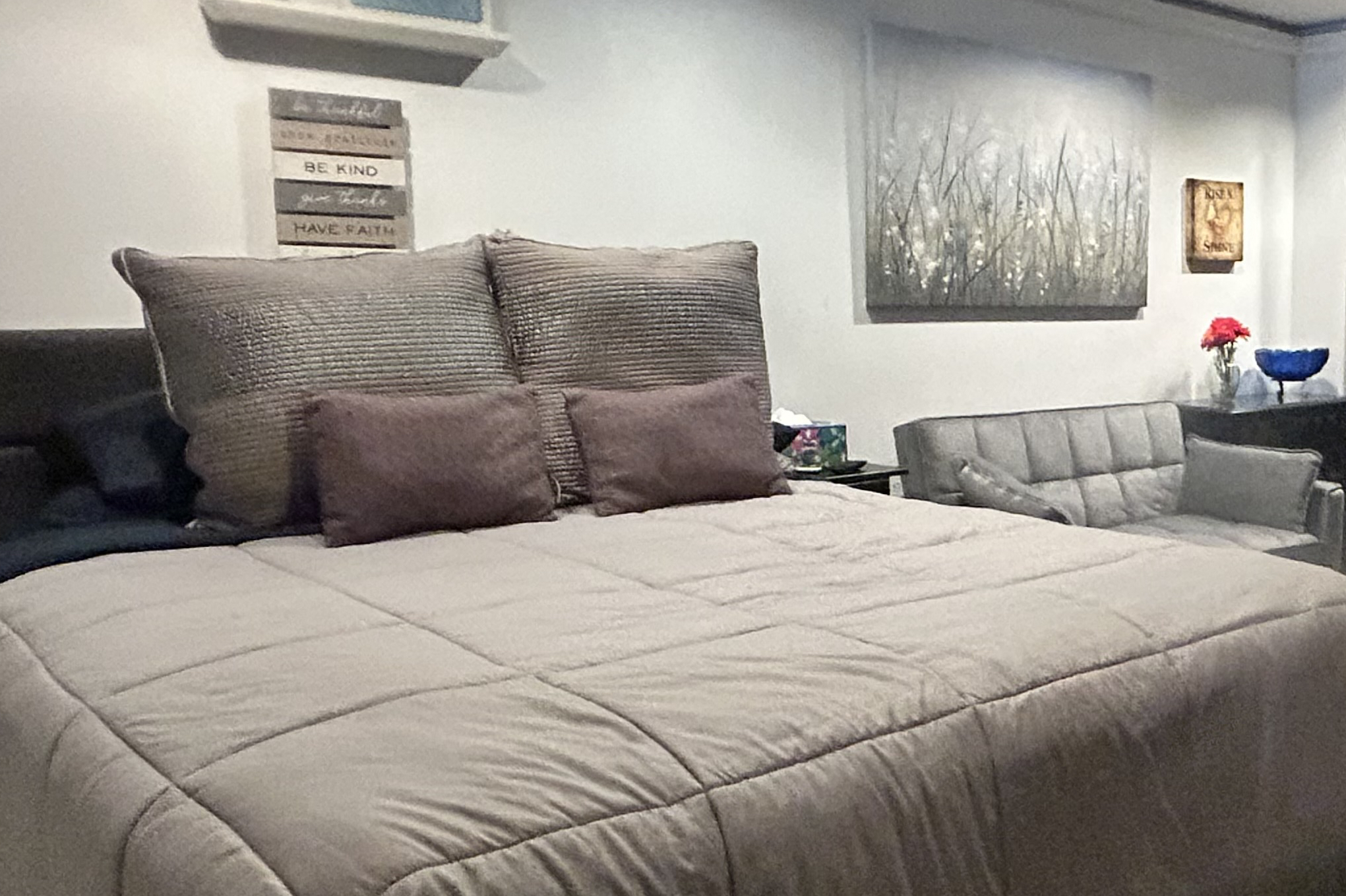 Quiet and Cozy - Photo 4