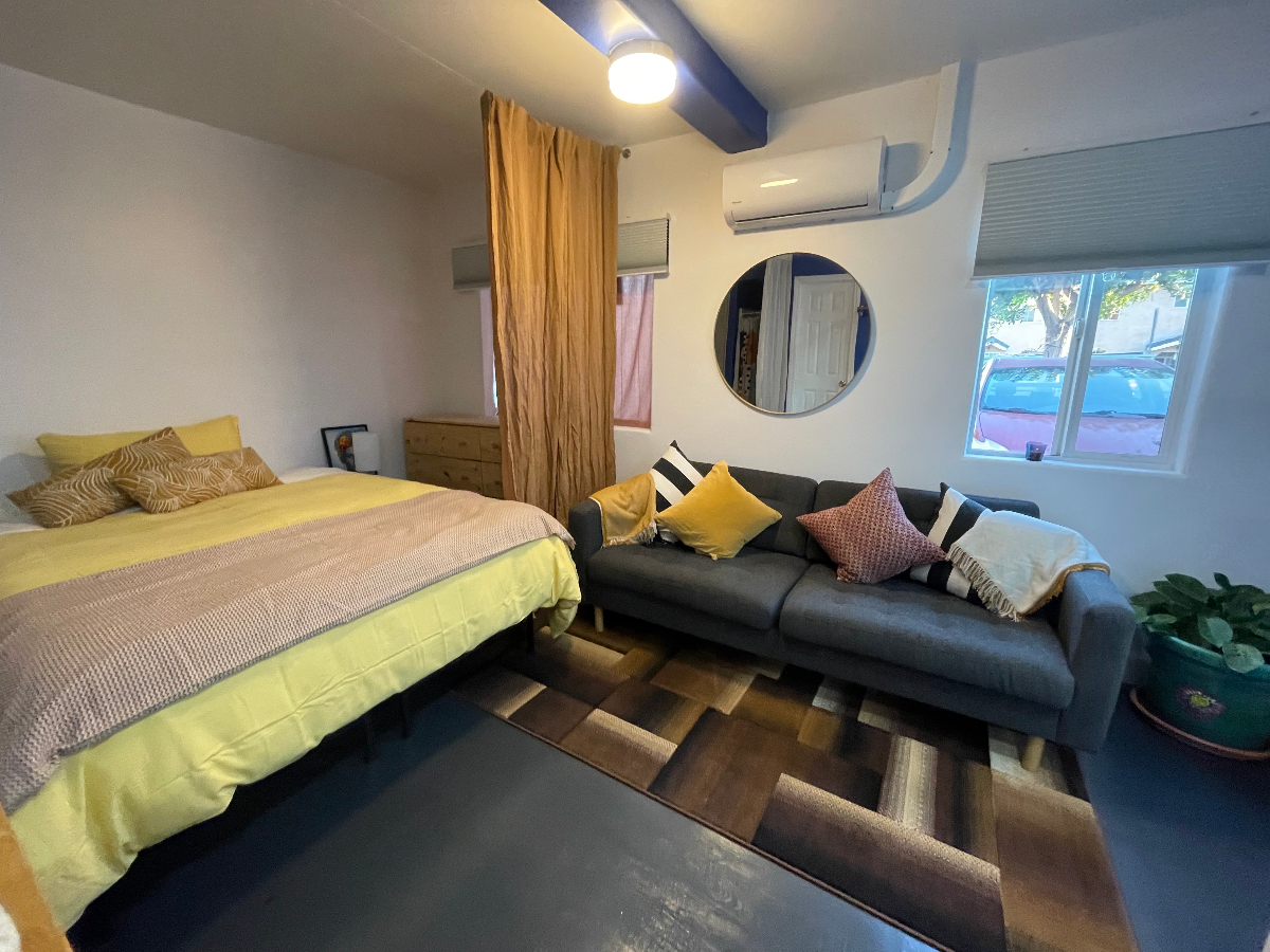 Utilities Included - Private Studio with Driveway Parking near DTLA & East LA Hospitals - Photo 1