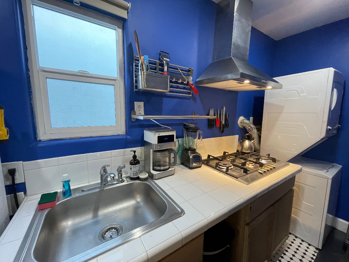 Utilities Included - Private Studio with Driveway Parking near DTLA & East LA Hospitals - Photo 6
