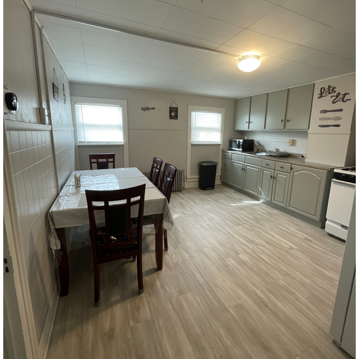 Beautiful & Spacious 3-BR Apt - Rented by Room - Photo 7