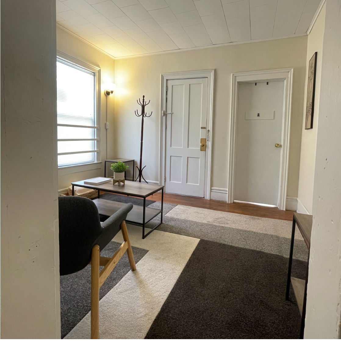 Beautiful & Spacious 3-BR Apt - Rented by Room - Photo 3