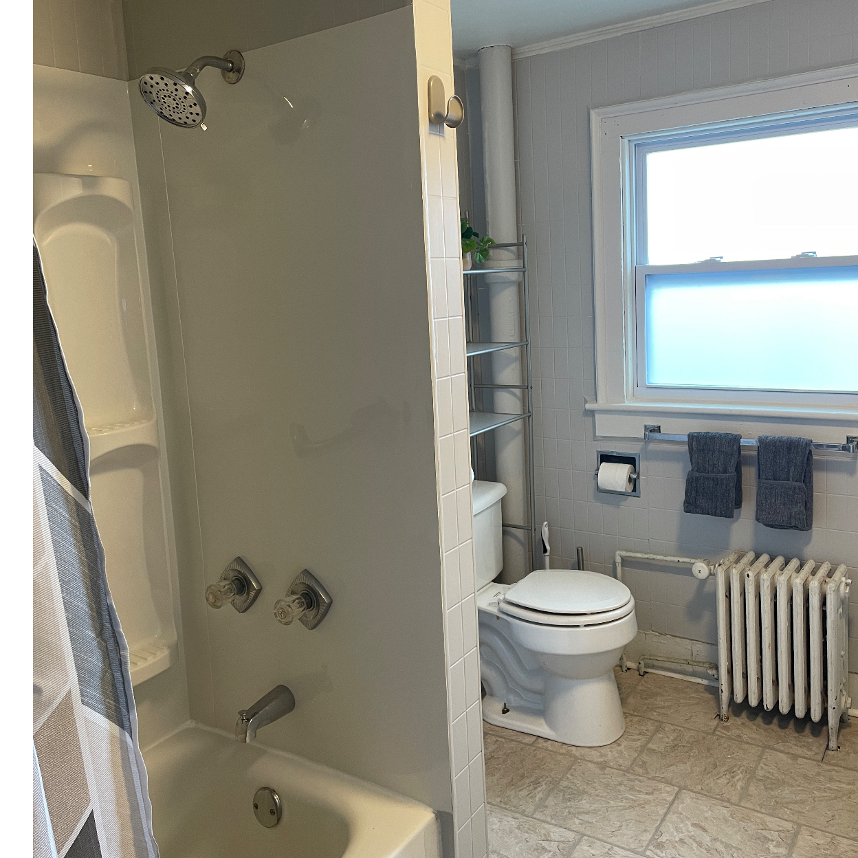Beautiful & Spacious 3-BR Apt - Rented by Room - Photo 12