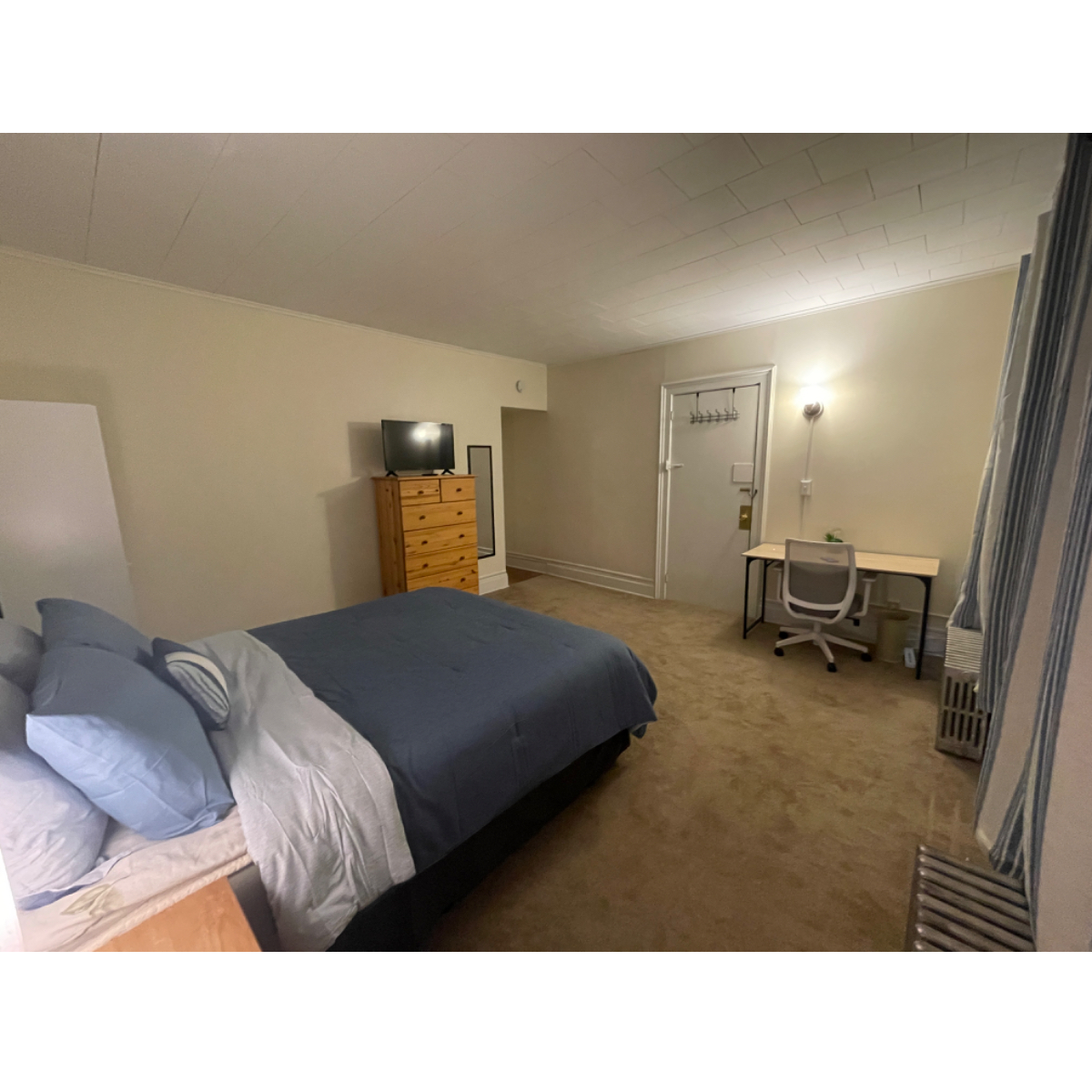 Beautiful & Spacious 3-BR Apt - Rented by Room - Photo 5