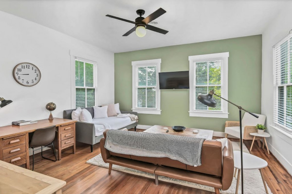 Cozy one bedroom unit minutes from Downtown