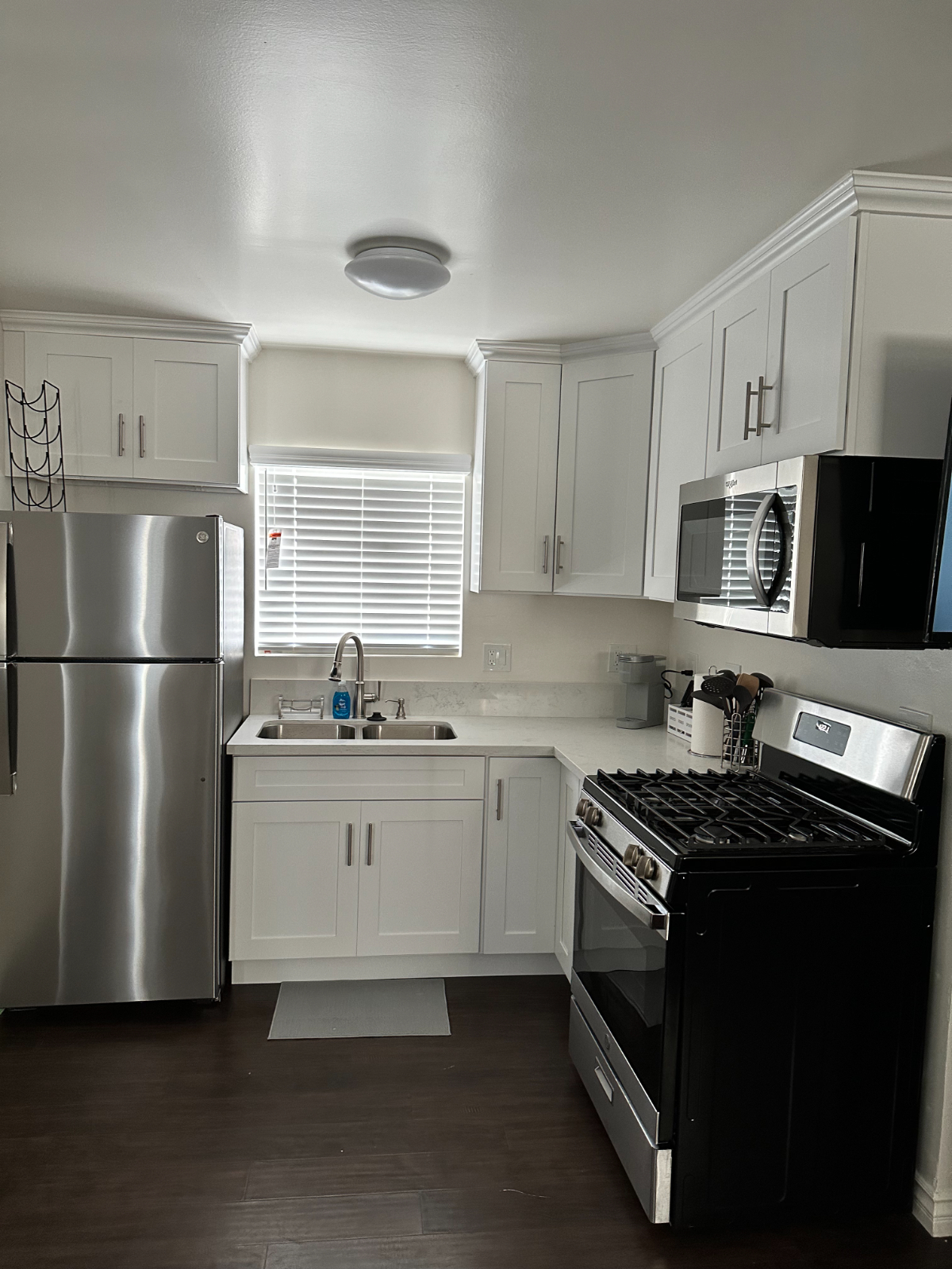 Newly remodeled Studio Apartment with W/D - Photo 2