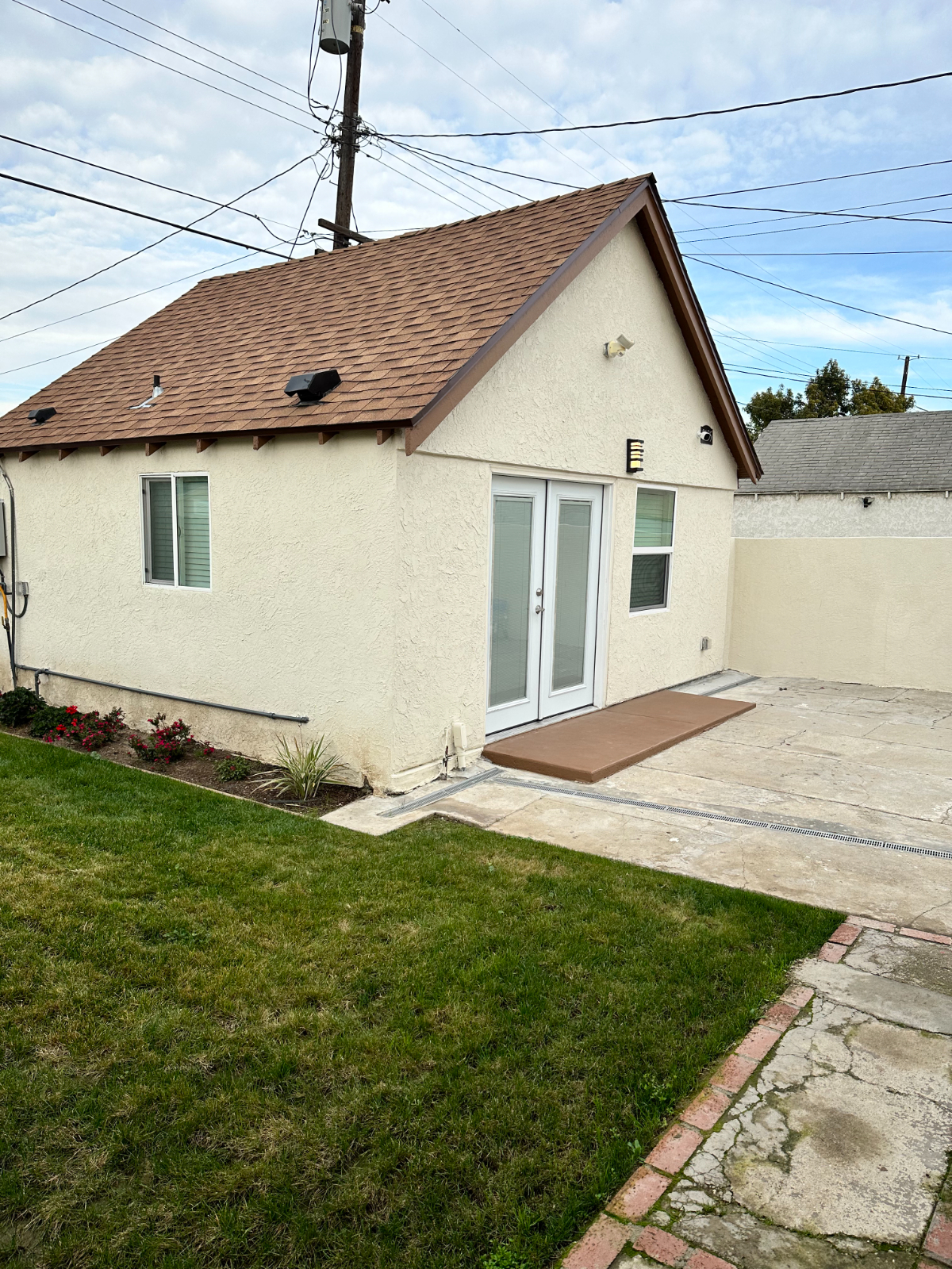 Newly remodeled Studio Apartment with W/D - Photo 3