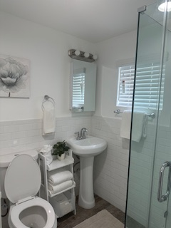 Newly remodeled Studio Apartment with W/D - Photo 4