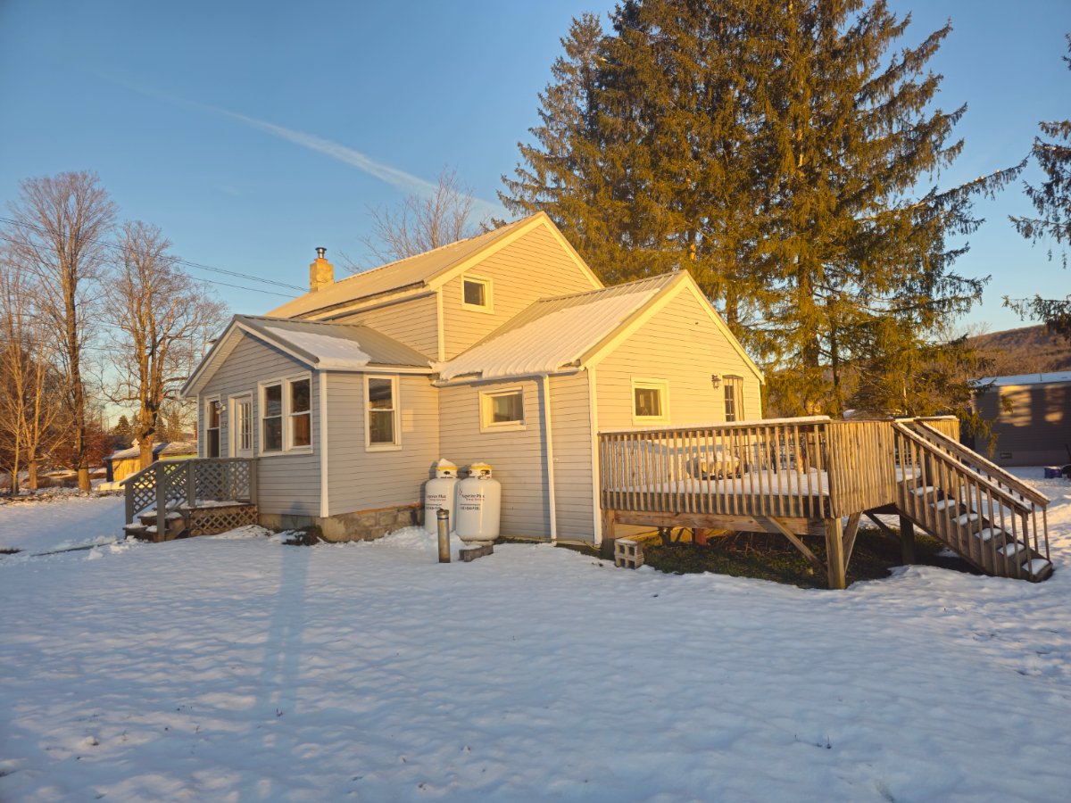 Pet-Friendly Little Blue Farmhouse - Photo 10