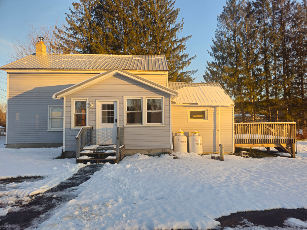Pet-Friendly Little Blue Farmhouse - Photo 9
