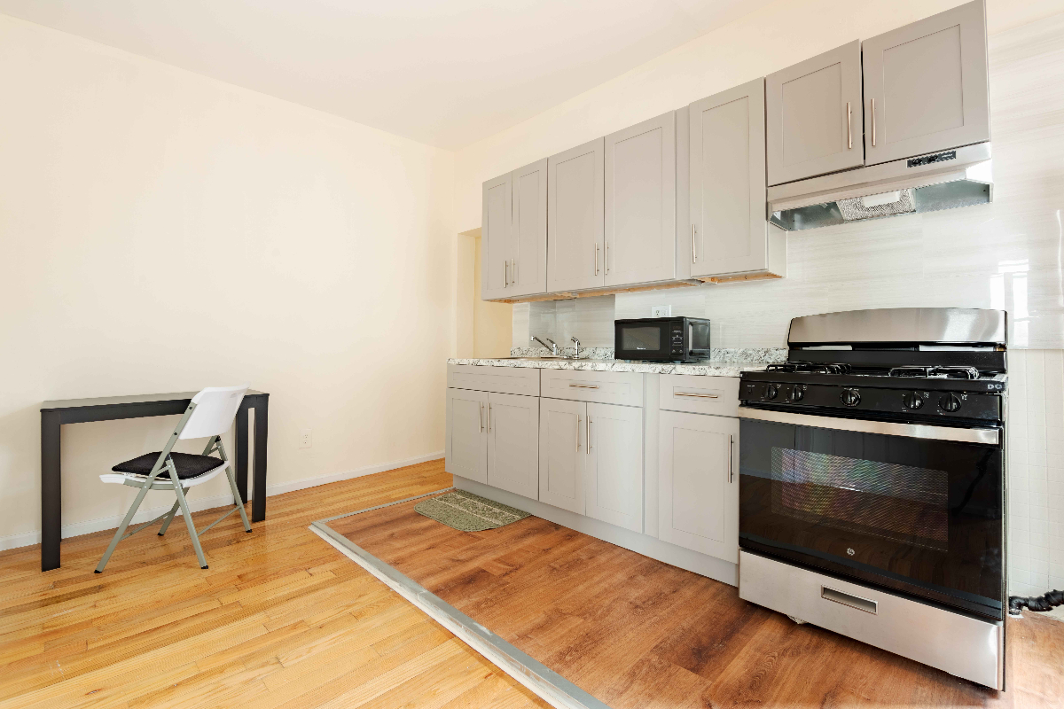 Cozy Retreat Just Minutes from Sterling St - Photo 4