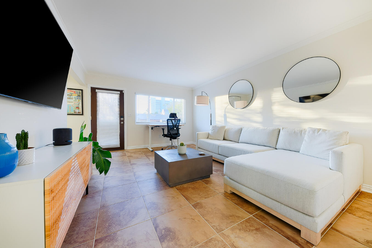 Beach Breeze Getaway 1BD/1BTH in Pacific Beach with 2 Patios and Washer/Dryer, 1 Block to Beach and Restaurants - Photo 1